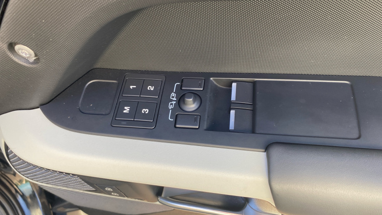 Land Rover Defender 3.0 D250 X-Dynamic SE 90 3dr Auto Diesel Estate